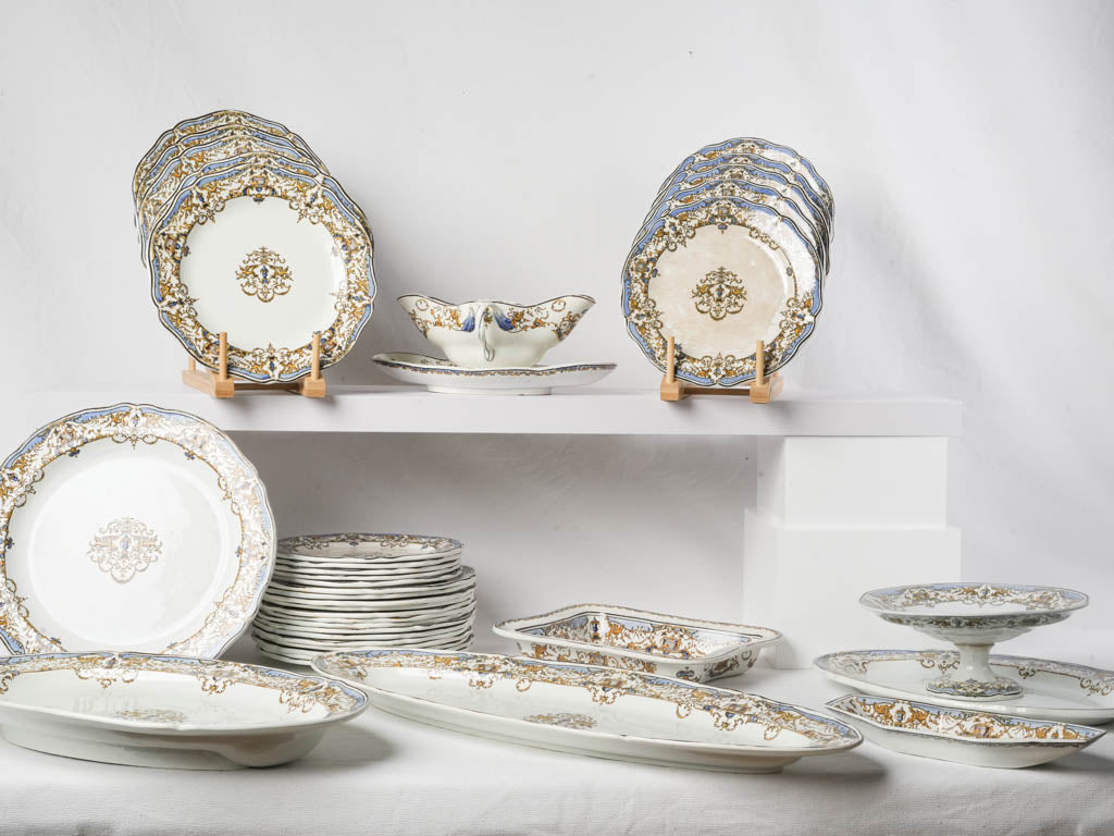 Decorative footed tazza