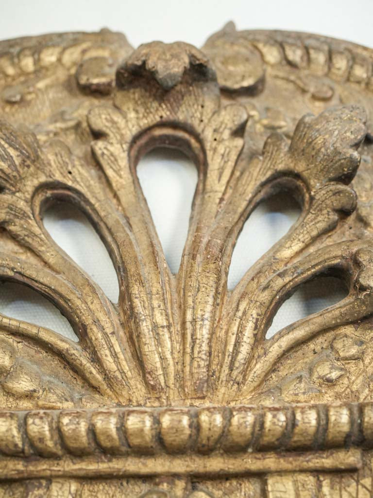 Grandiose age-worn mirror