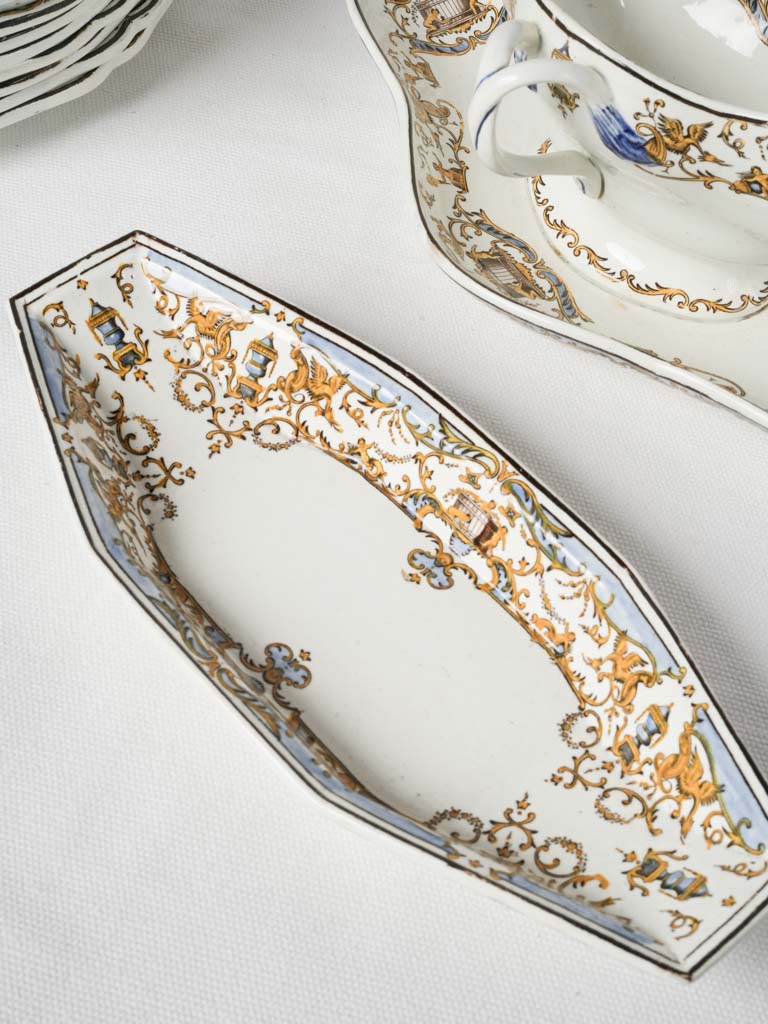 Distinctive sauce boat with stand