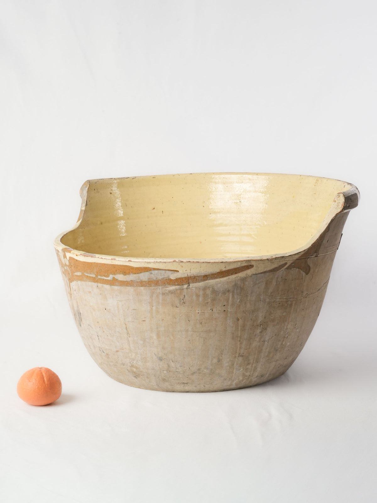 Antique Glazed Earthenware Sitz Bath in Pale Yellow - 11¾" x 20½"