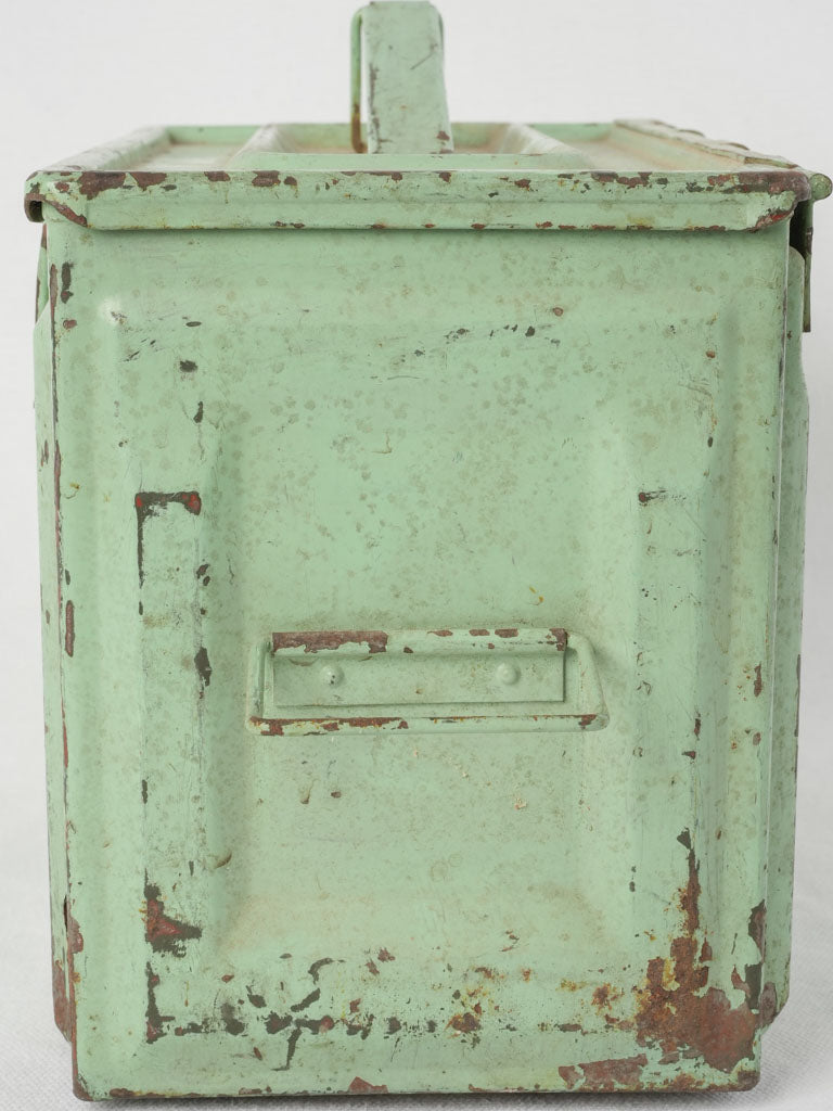 Distinctive vintage red cross pharmacy container |Vintage military first aid box w/ green patina & red cross - Pharmacie 12¼" x 6¾