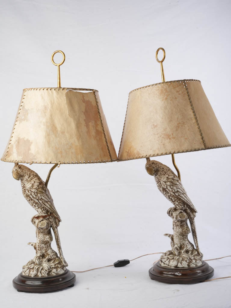 Textured ivory finish parrot lamp