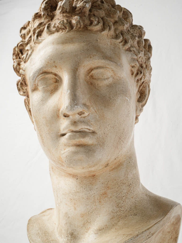 Elegant classical figure reproduction