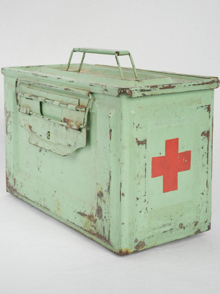 Vintage military first aid box w/ green patina & red cross - Pharmacie 12¼" x 6¾