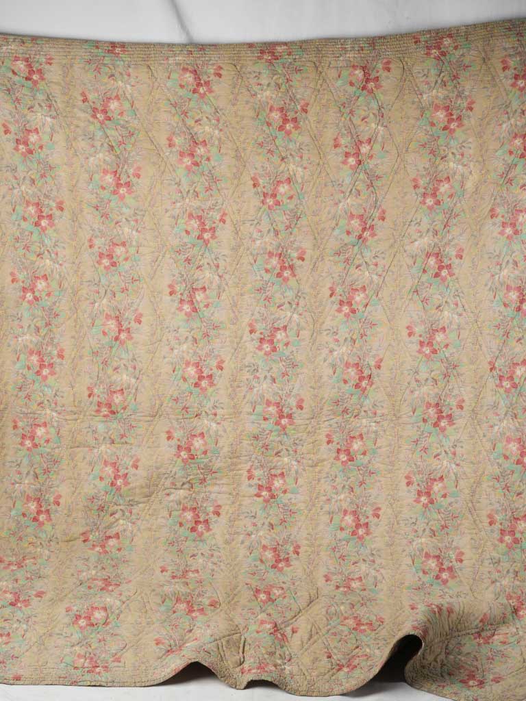 Delicate floral patterned quilt