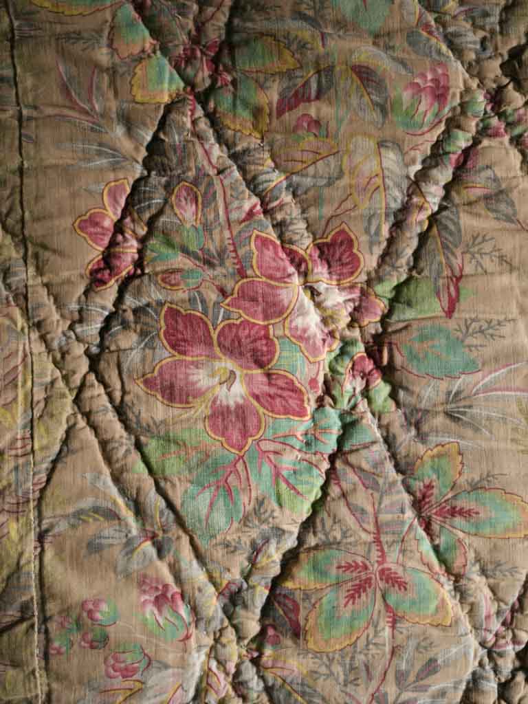 Elegant scrolling floral quilt