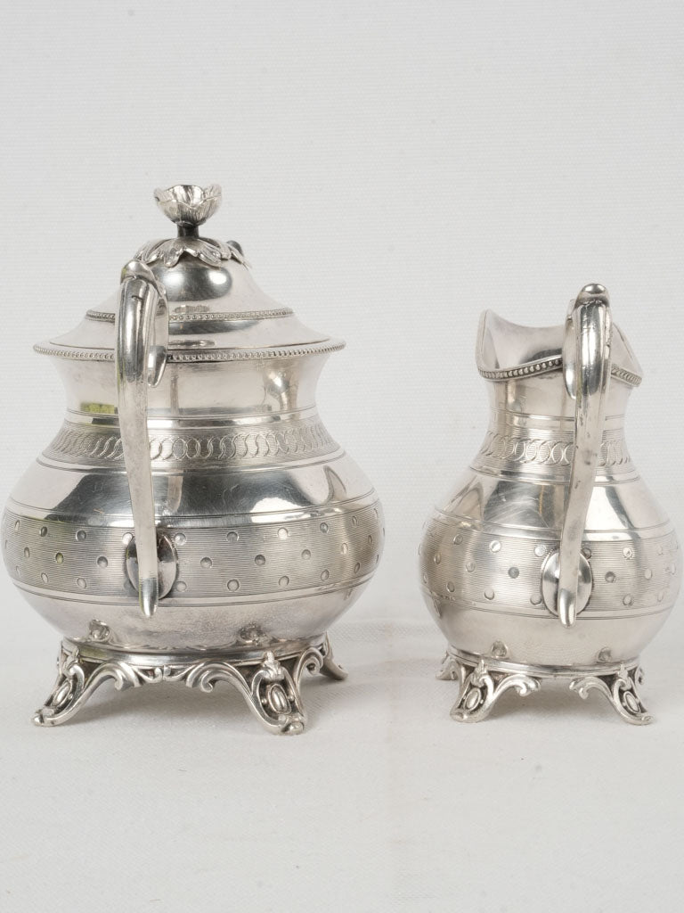 Graceful flower-lid tea set
