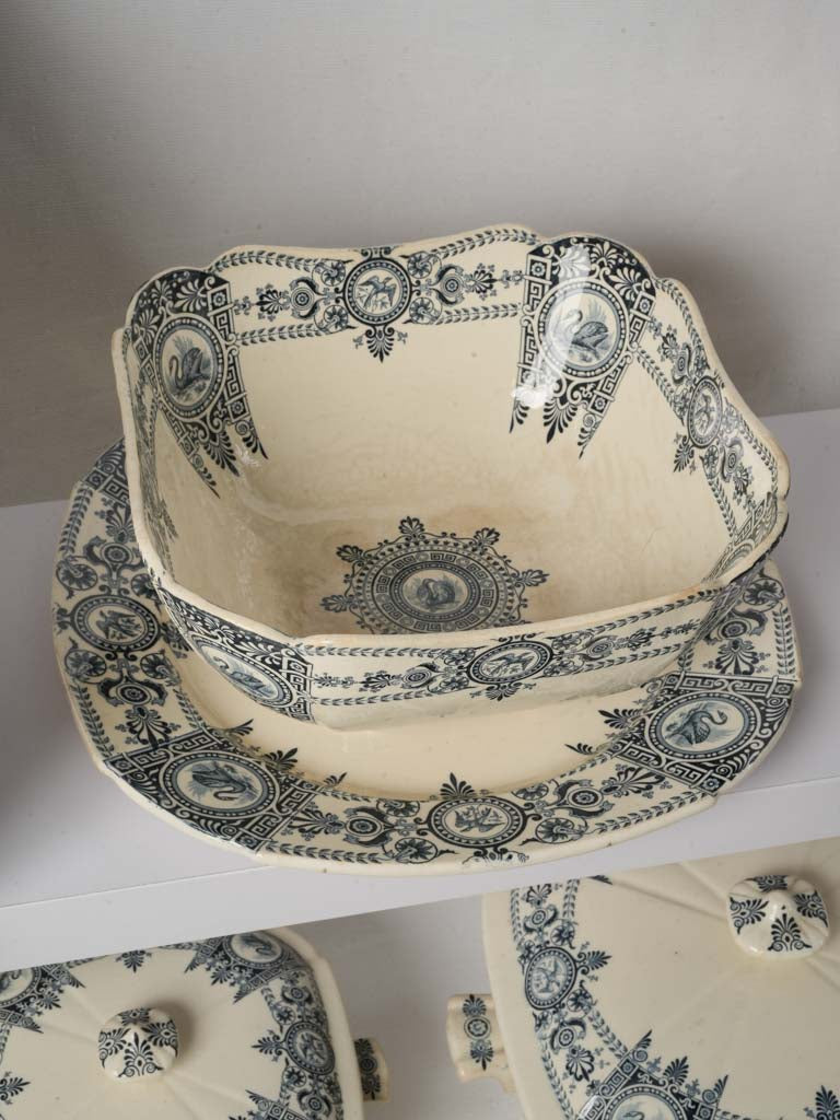 Decorative ivory plate set