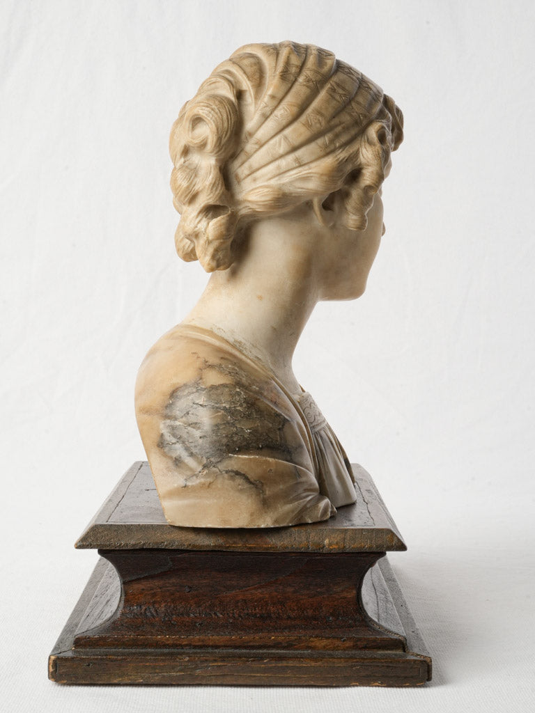 Refined Belle Époque marble piece