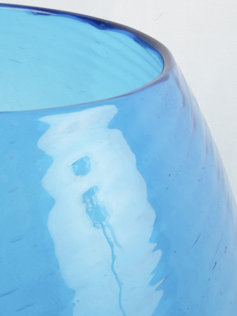 Retro style sapphire vase centerpiece