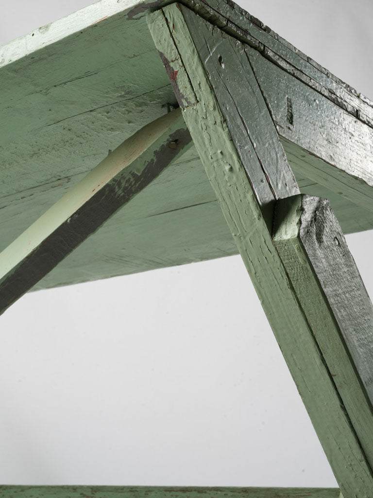 Harmonious aesthetic desk set