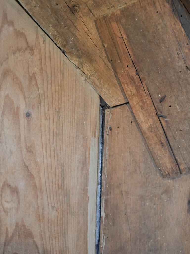 Refined tiered molded frame mirror