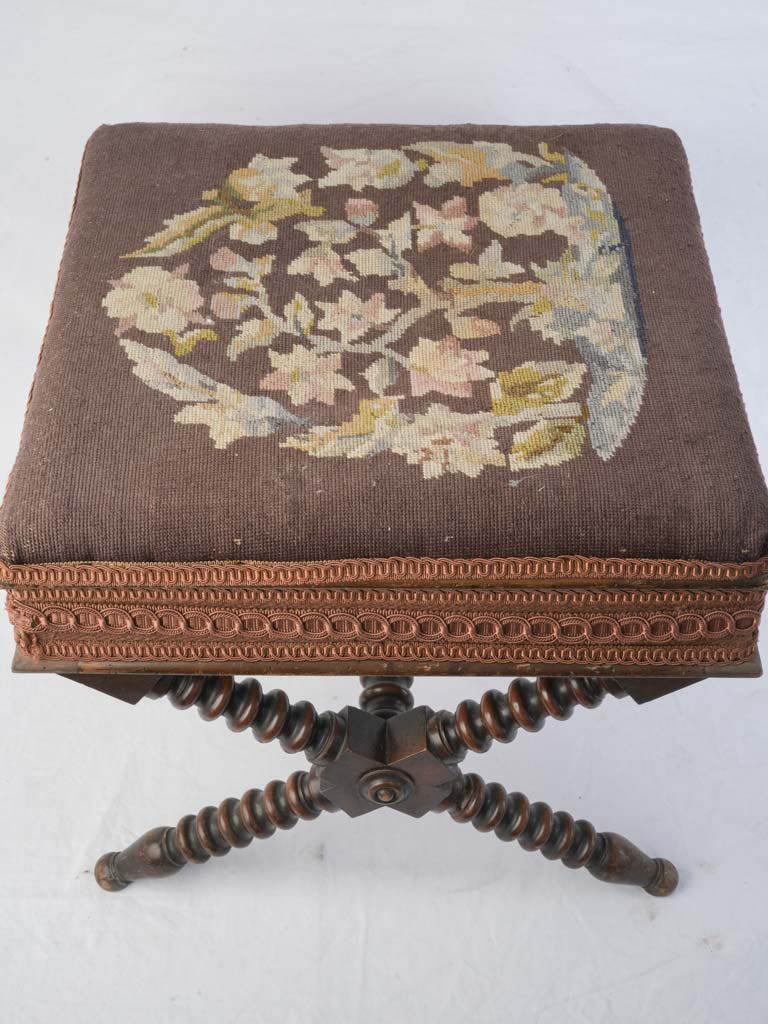 Elegant square seat accent piece