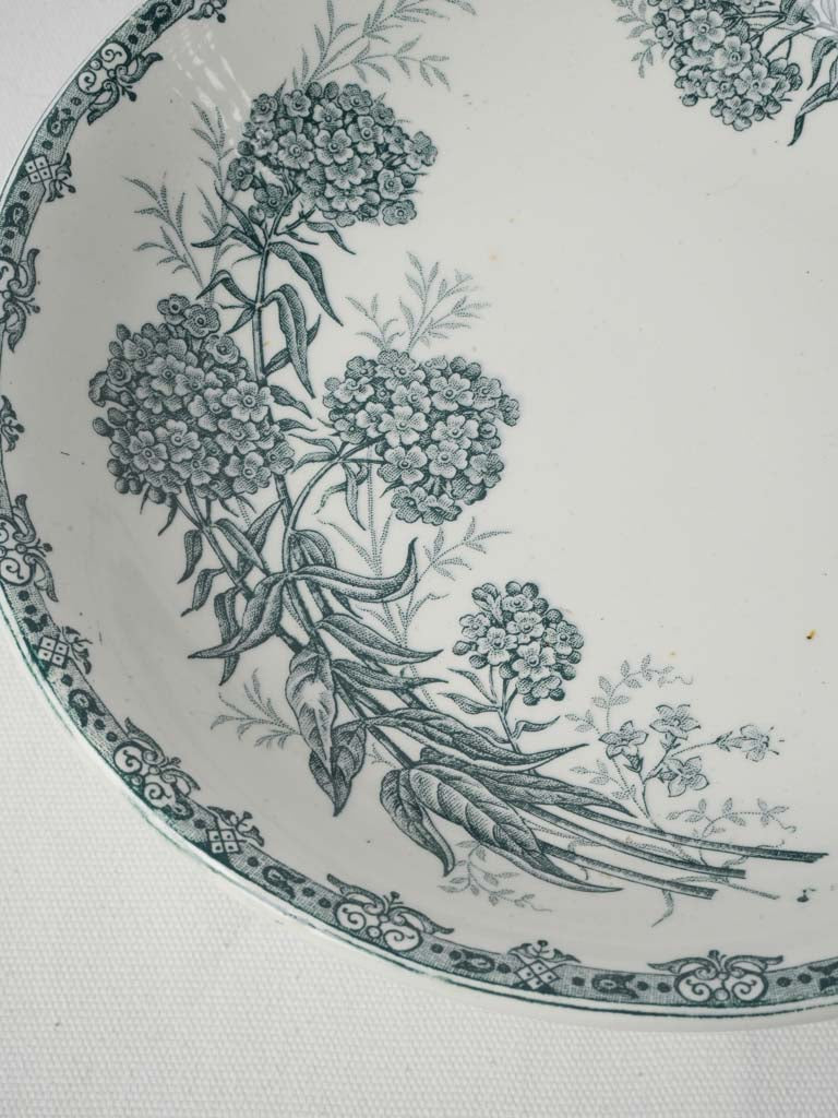 Creamy white elegant tazza