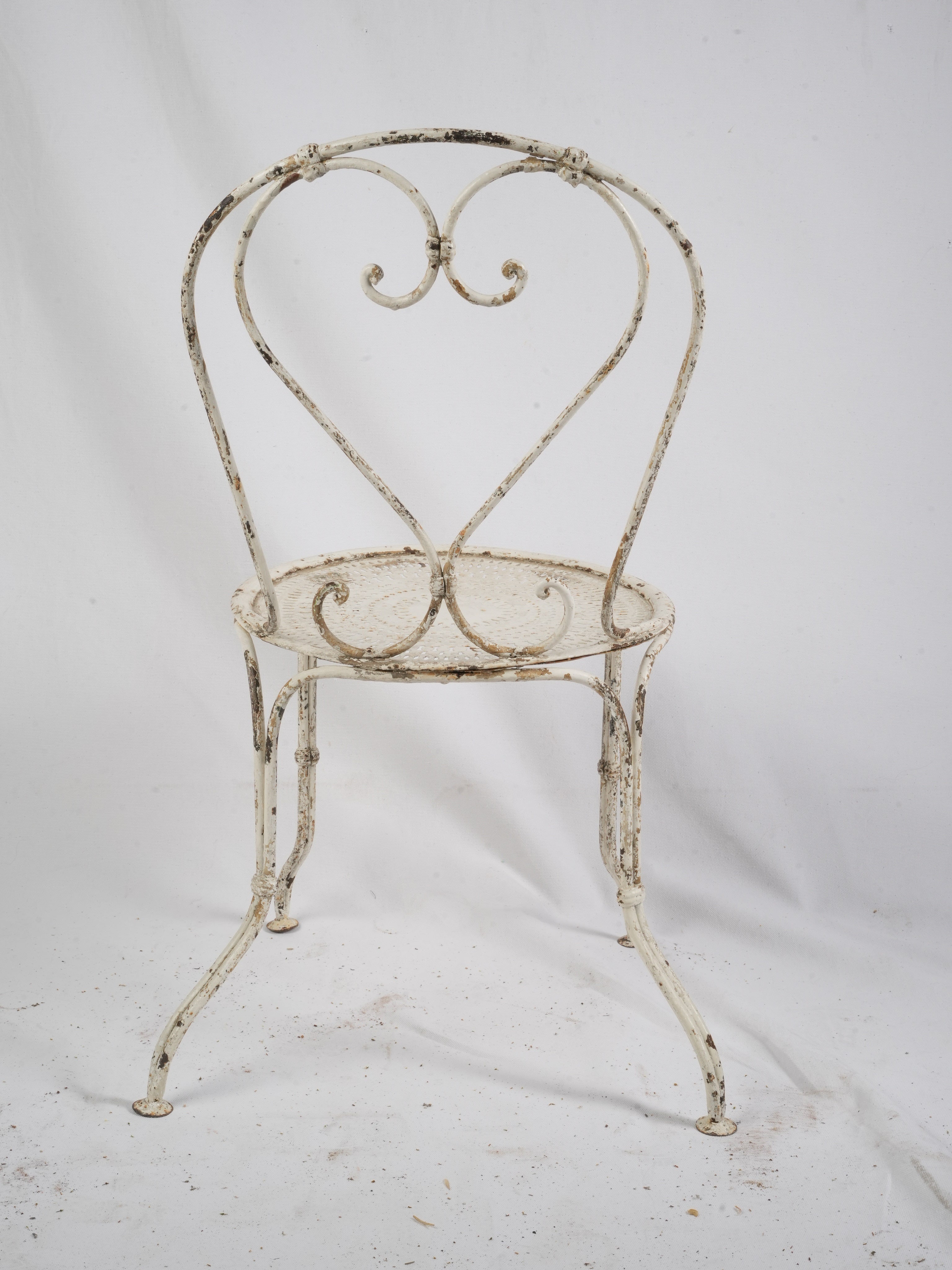 Graceful sinuous legs iron furniture