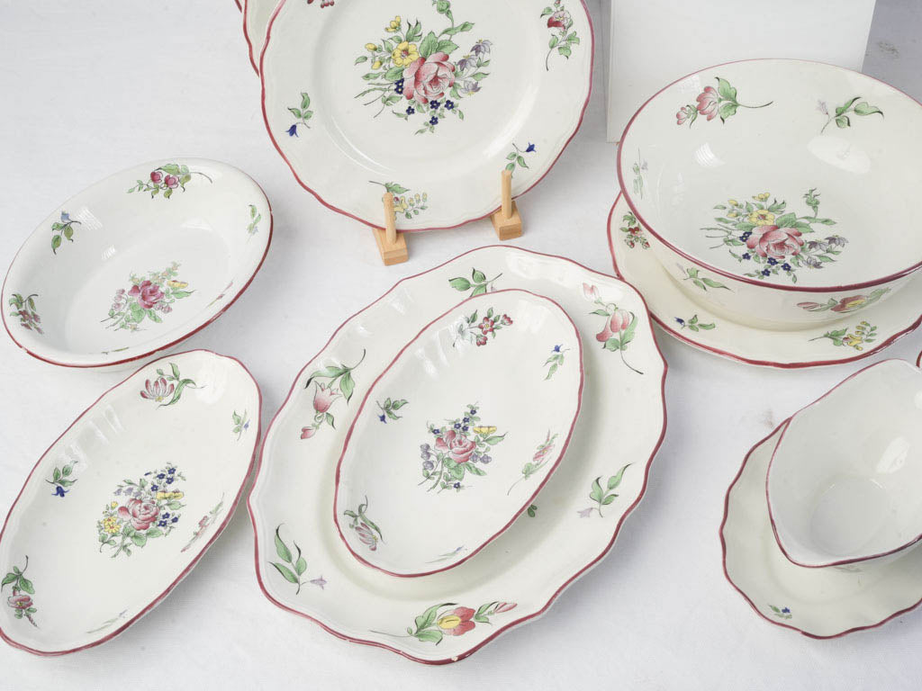 Elegant ivory-ground scalloped plates