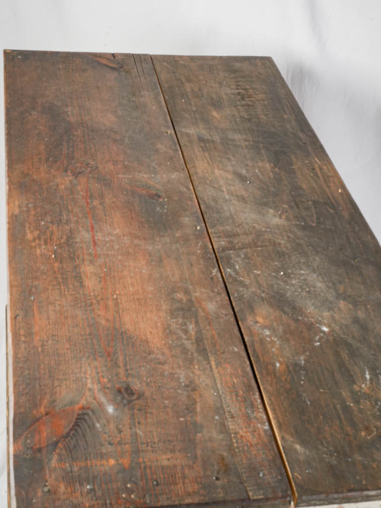 Rustic grain-textured store counter