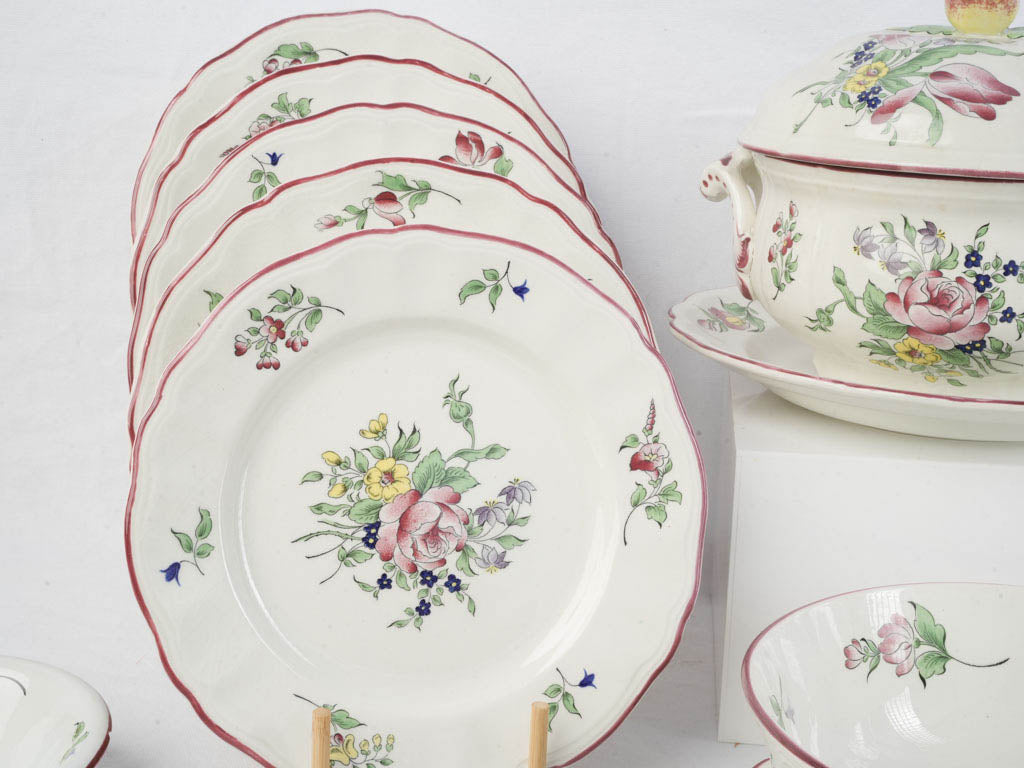 Graceful gold-rimmed dining ensemble