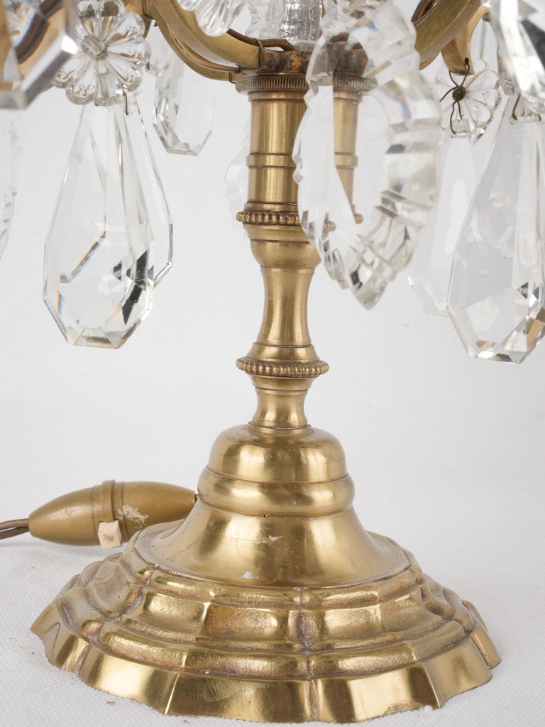 Timeless crystal lamp for tables