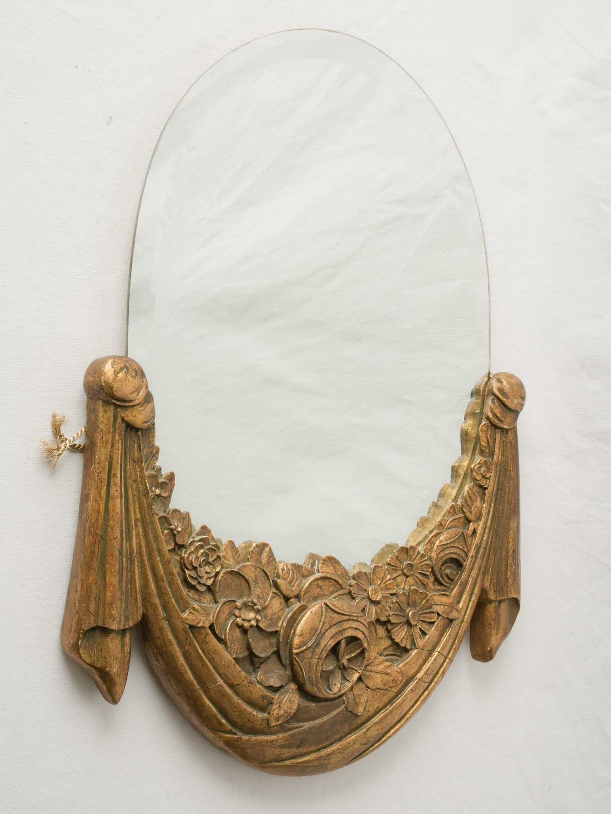 Medium-scale gilded wall mirror