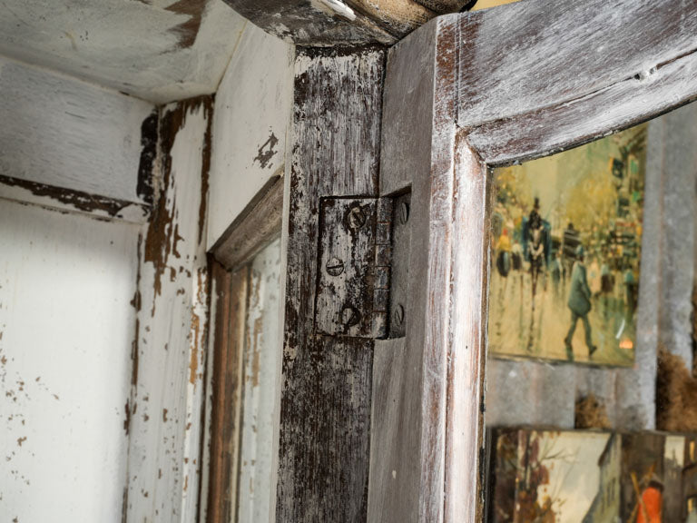 Soft contrast interior vitrine cabinet