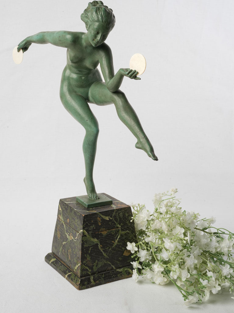 Timeless Art Deco bronze sculpture