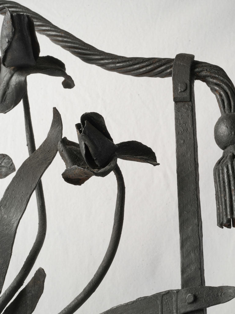 Decorative urn motif firescreen