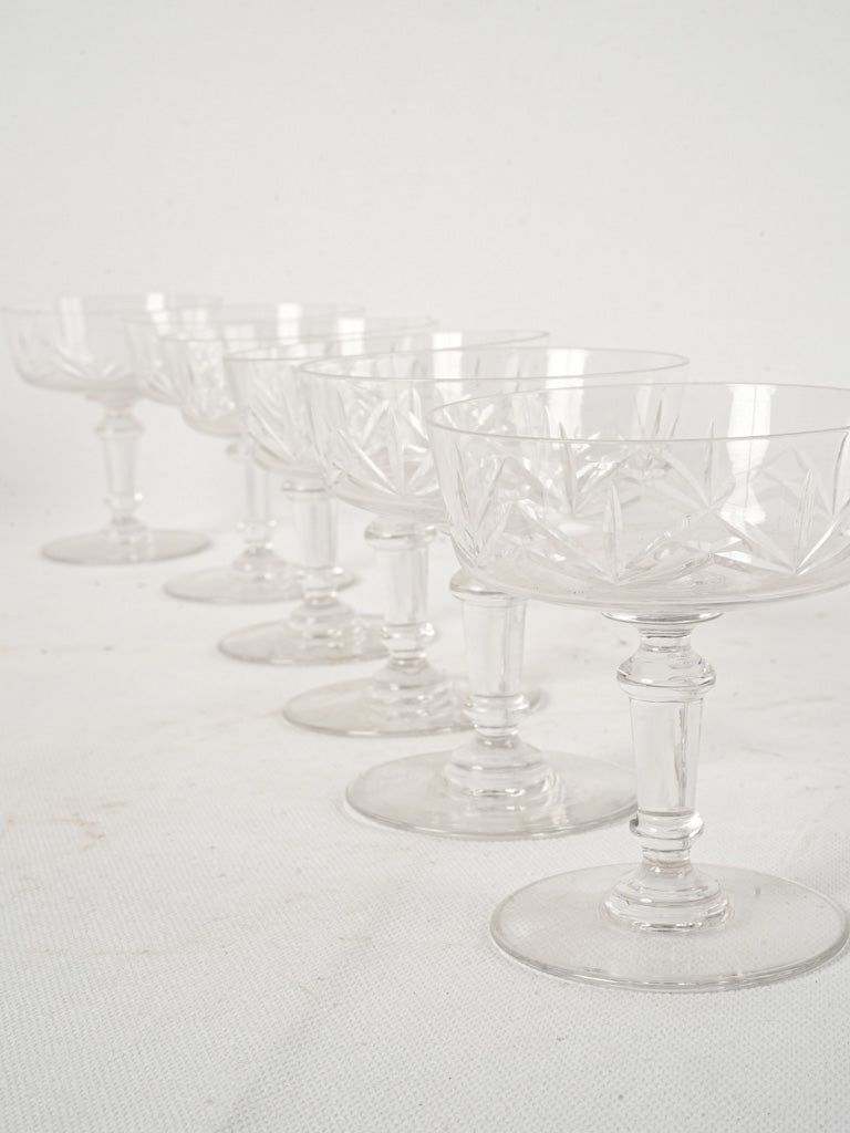 Timeless geometric patterned glasses