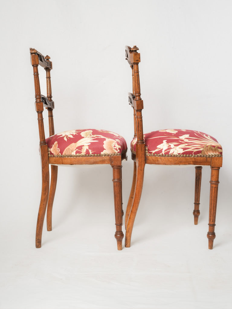 Decorative flower-shaped nailhead seats
