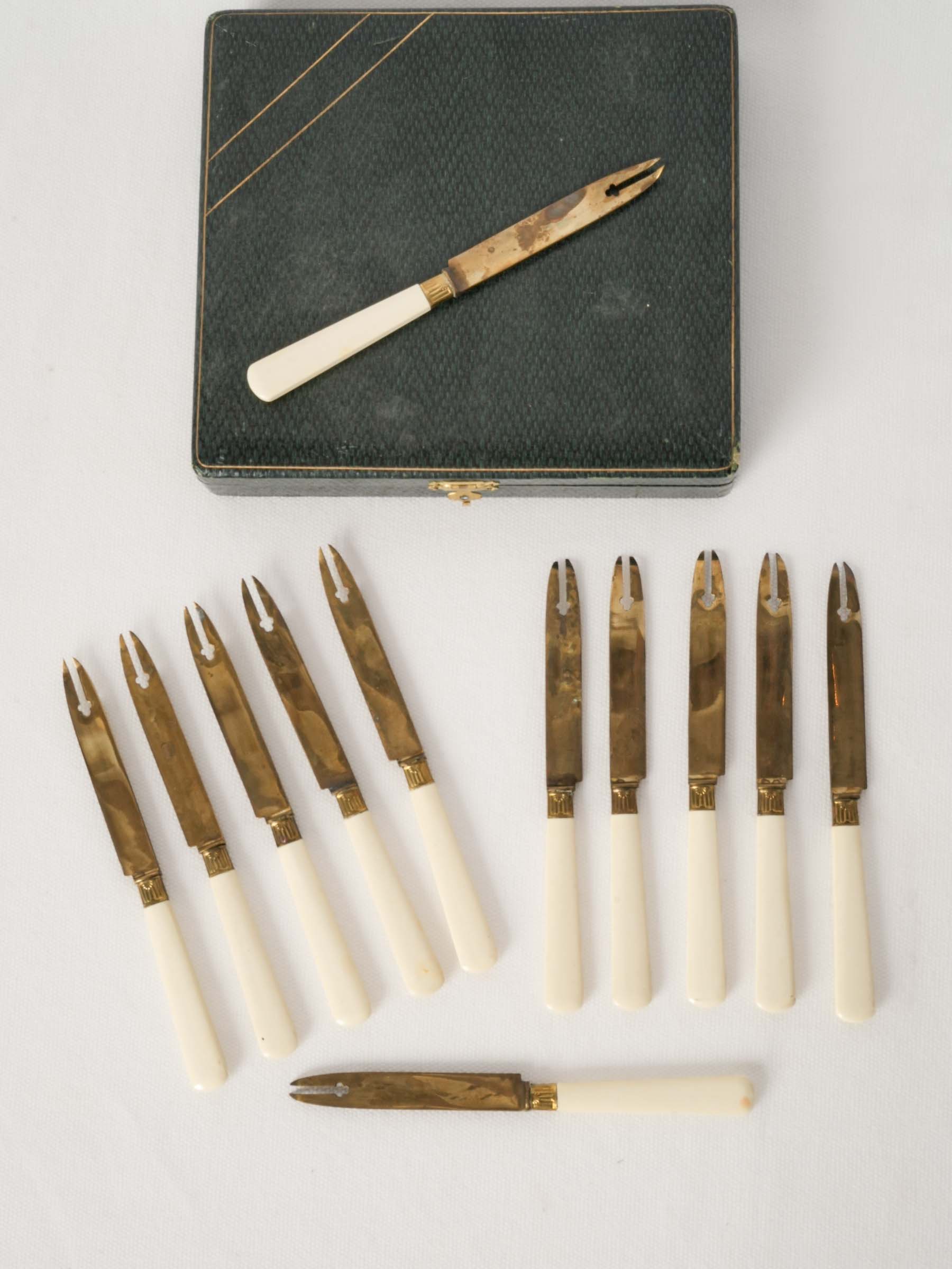 Set of 12 Antique French Table Knives in Green Leatherette Case