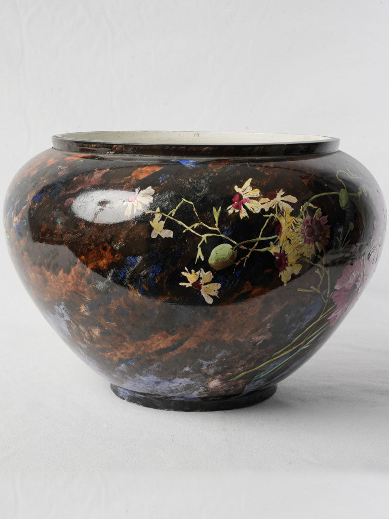Decorative marbled earthenware vessel