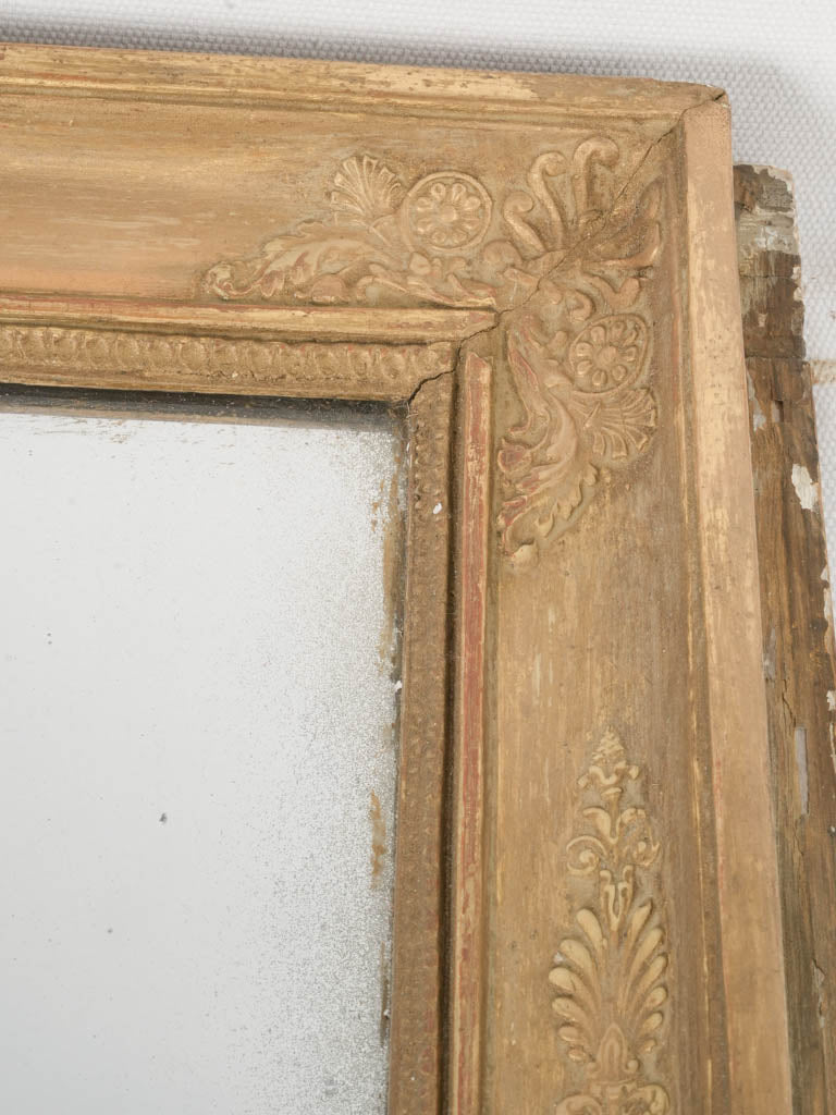 Refined neoclassical style decorative mirror