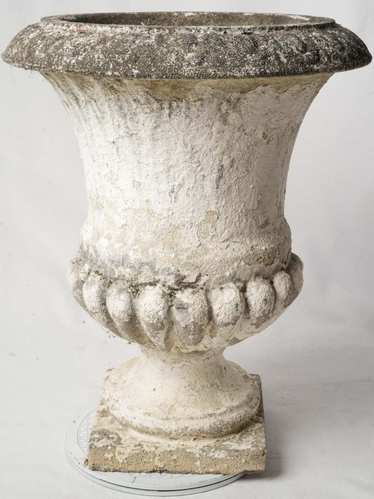 Stone-gray patina planter pot
