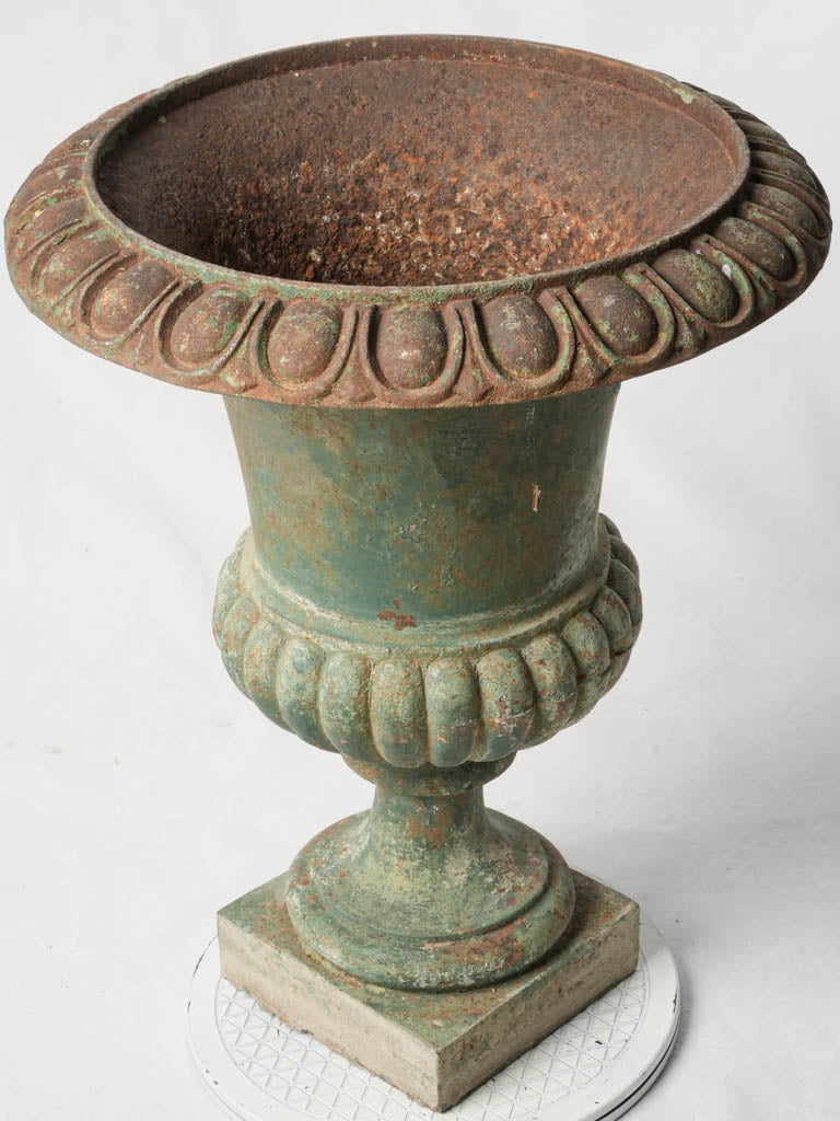 Flared rim French urn
