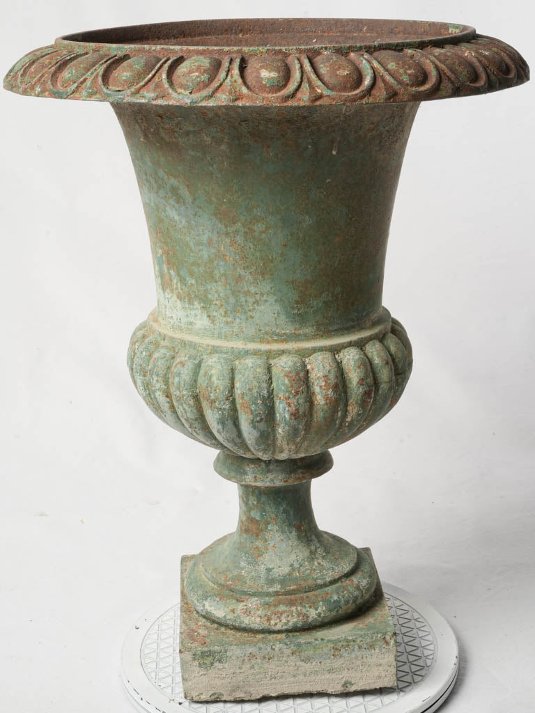 Egg-and-dart border urn