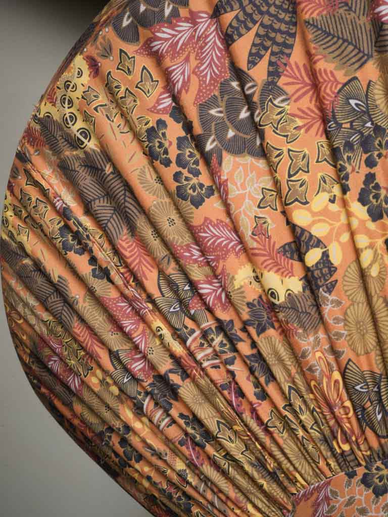 Lantern-like atmospheric lighting piece