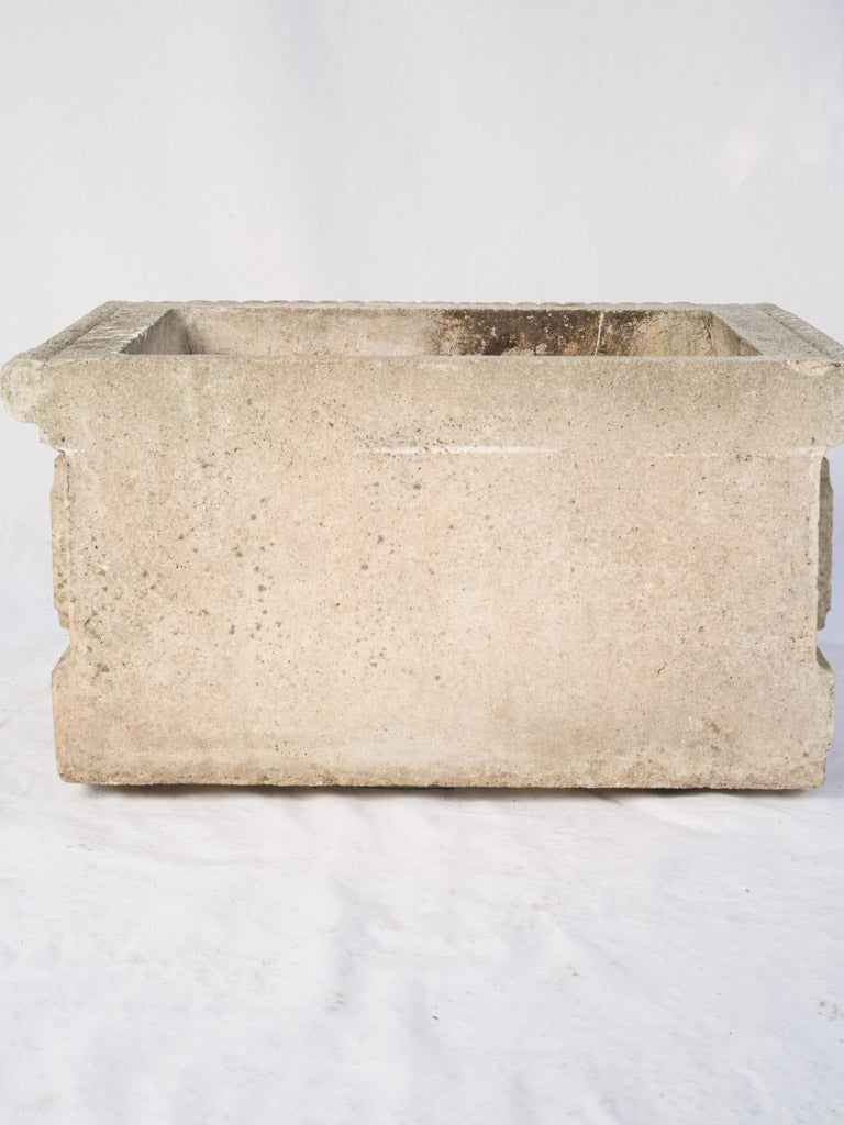 Historic rope-molded French planter