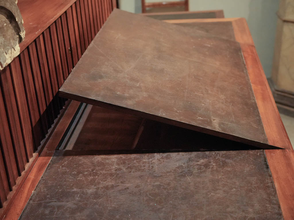 Symmetrical drawer arrangement writing desk