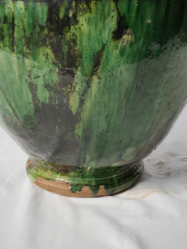 Unique imposing form ceramic pair