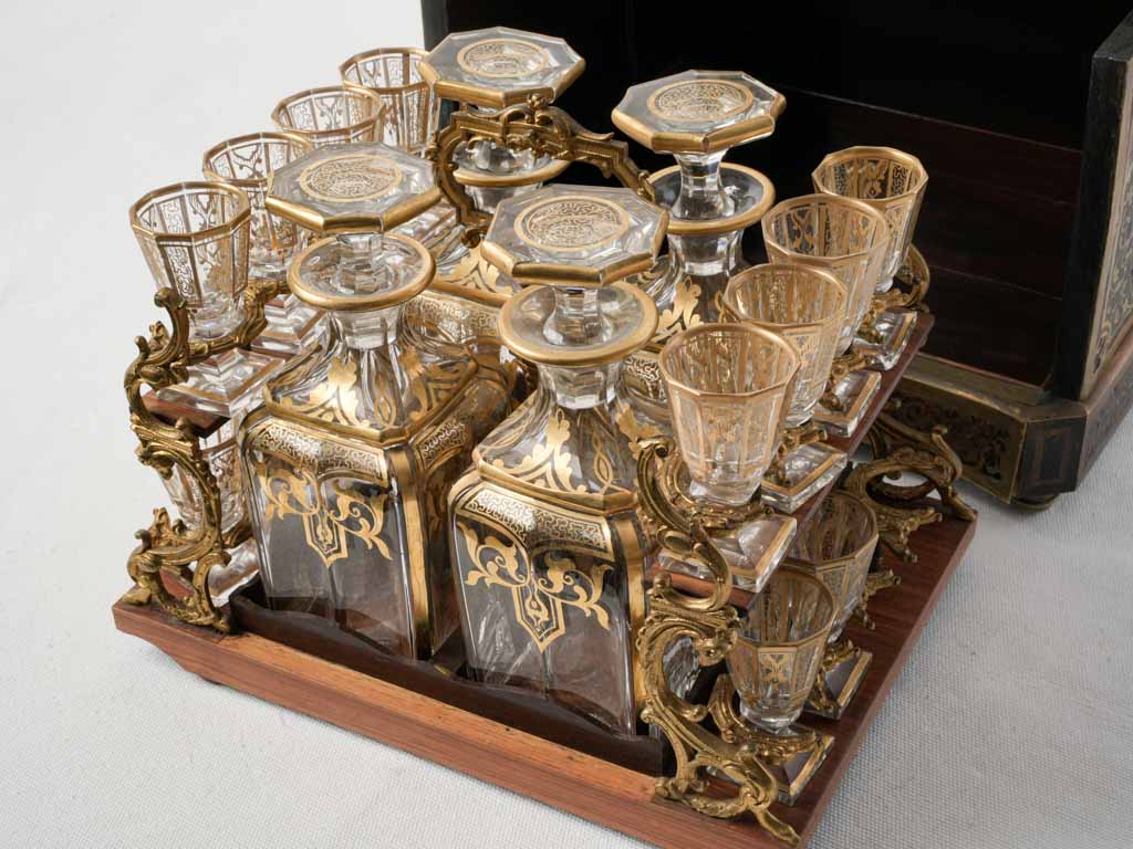 High-end etch-decorated glassware holder