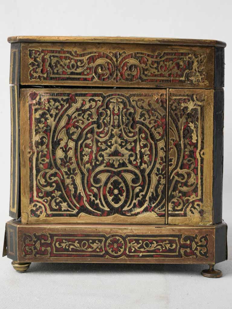 Elegant restoration-era decanter case