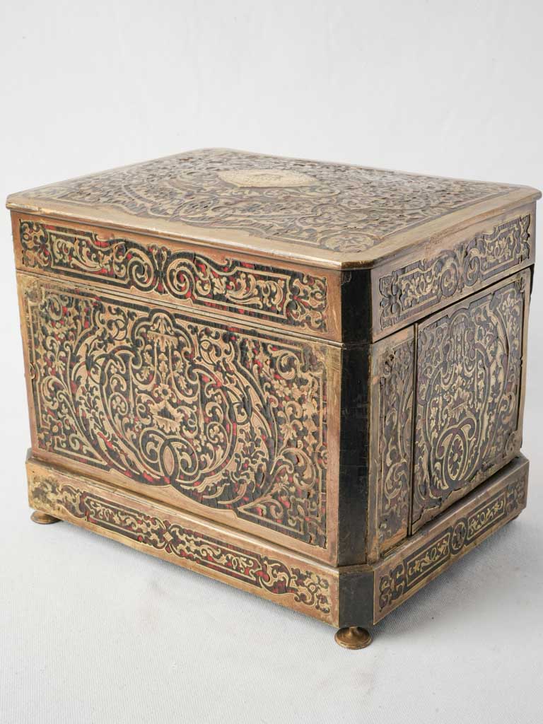 Regal crystal service display case