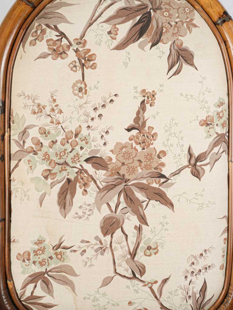 Graceful vintage sunroom furniture