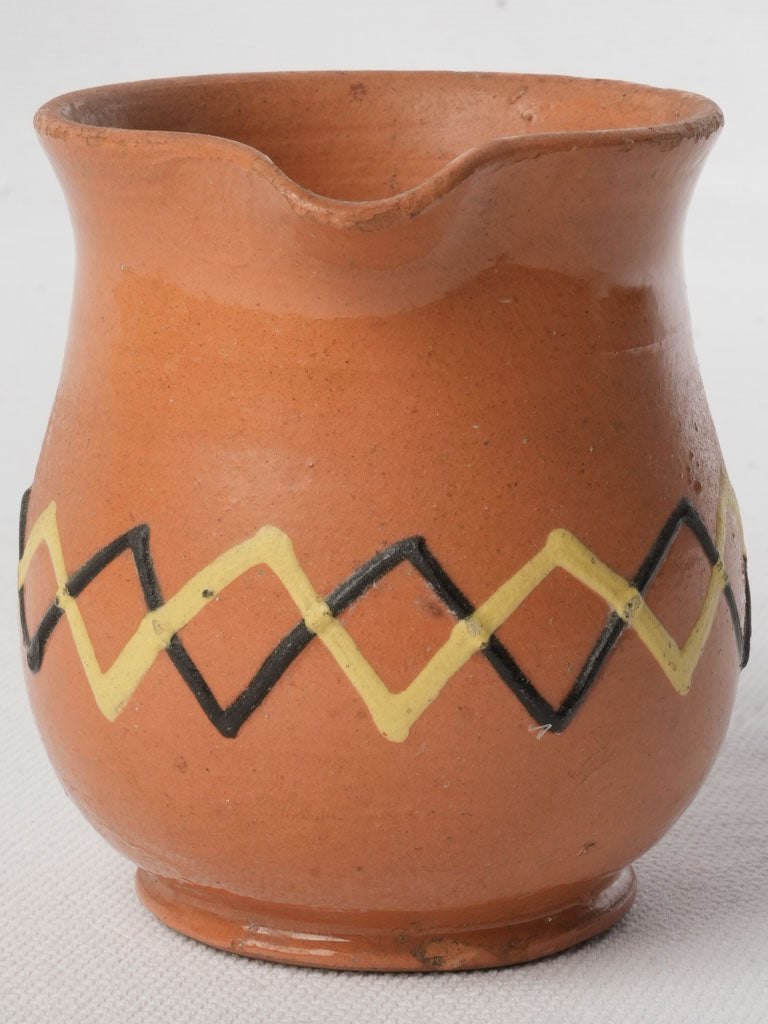 Decorative zigzag banded creamer