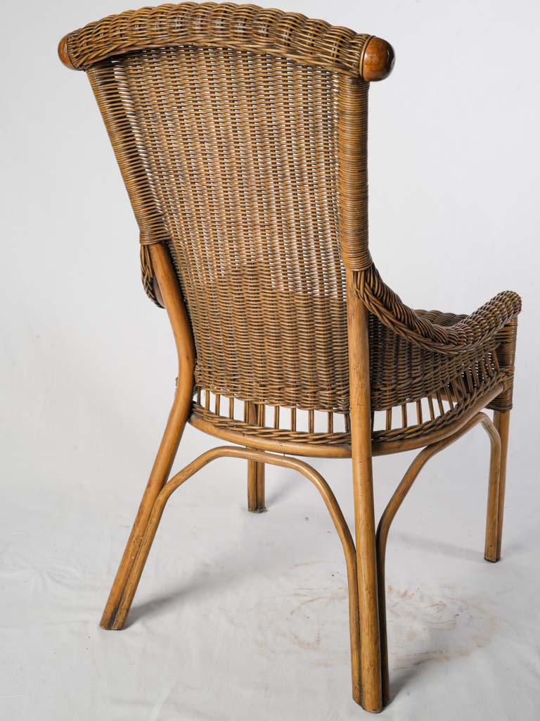 Sophisticated wooden finials chairs