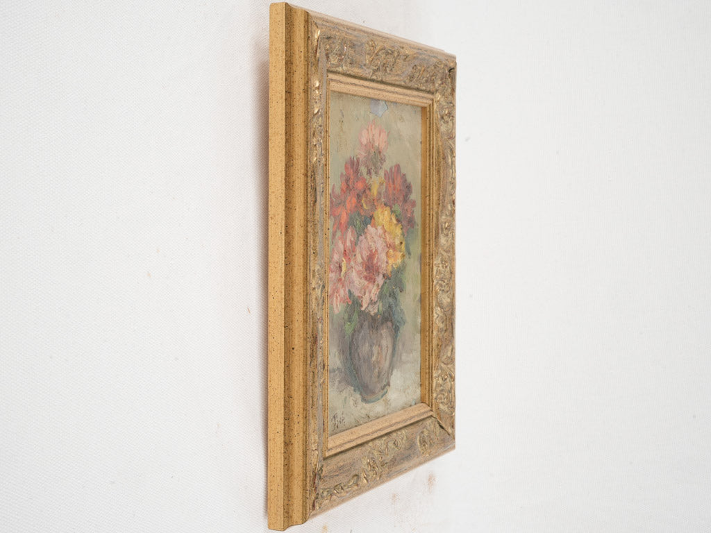 Elegant heritage floral piece