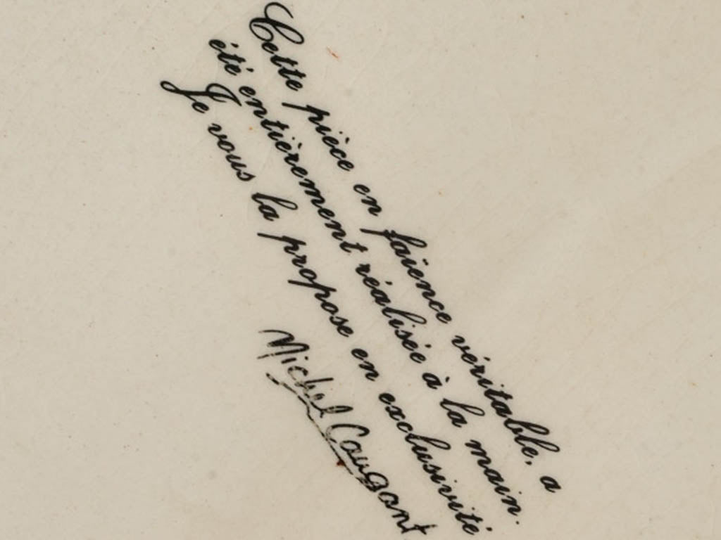 Glossy finish decorative dish