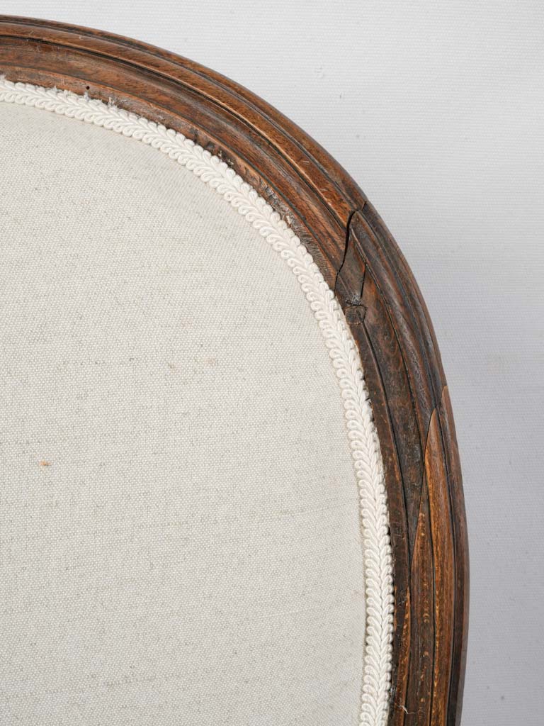 Decorative fluted-leg armchair