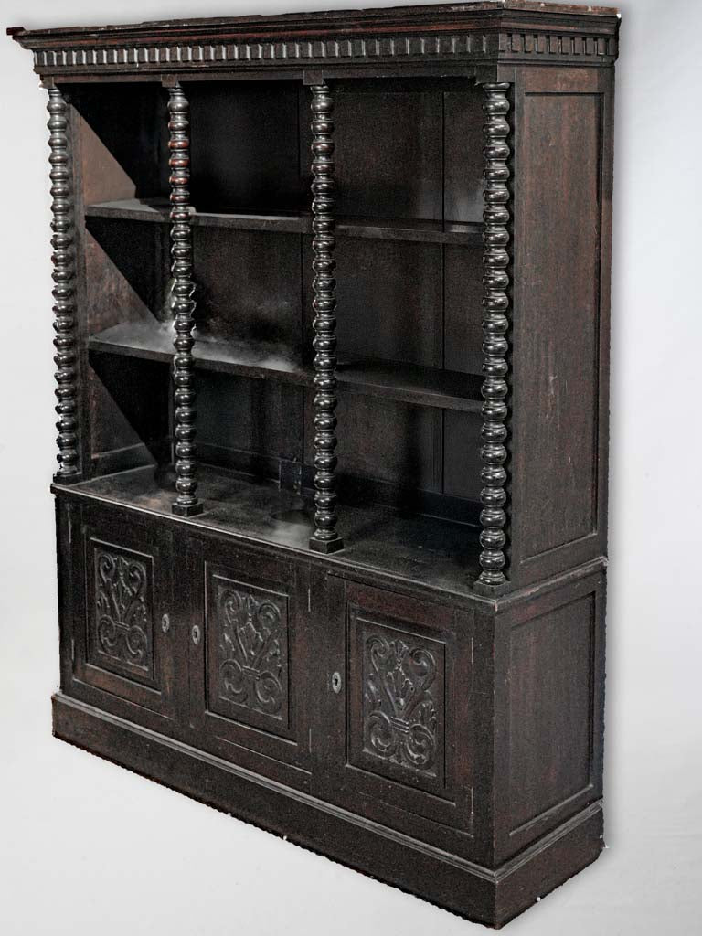 Antique 1920s craftsmanship bookcase