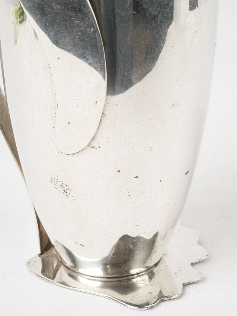 Dainty flippers unique shaker